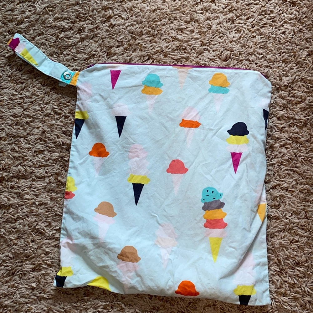 Ice cream cone pattern wet/dry zip-close bag.